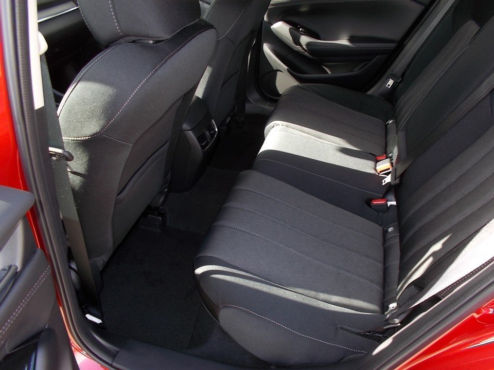 Fahrzeugabbildung Mazda 6 Center-Line G-165 AT *Unser Letzter* NAVI ACAA SHZ HUD 360° VOLL-LED