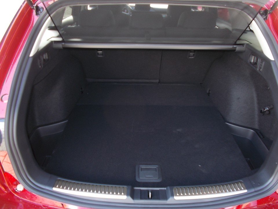 Fahrzeugabbildung Mazda 6 Center-Line G-165 AT *Unser Letzter* NAVI ACAA SHZ HUD 360° VOLL-LED