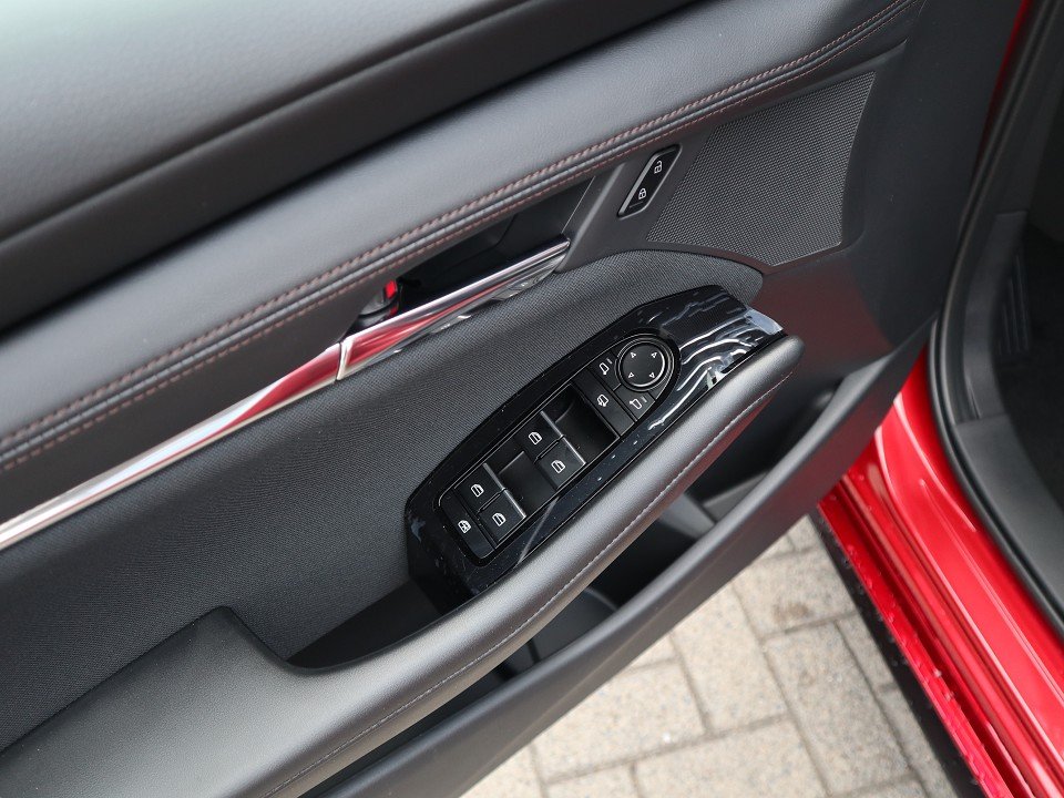 Fahrzeugabbildung Mazda 3 FB 2027 M-Hybrid G-140 Centre-Line NAVI ACAA Voll-LED SHZ HUD RFK