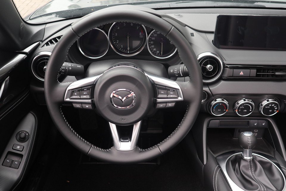 Fahrzeugabbildung Mazda MX-5 2026 G-132 Exclusive-Line LEDER NAVI ACAA BOSE RFK SHZ