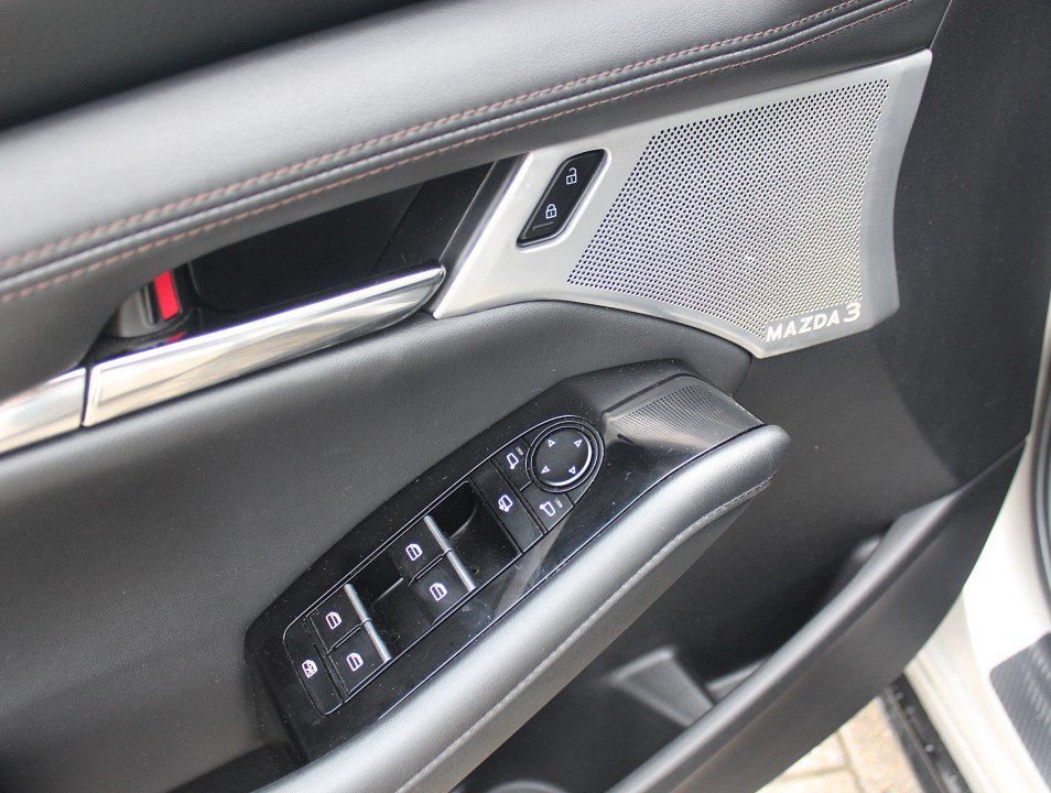 Fahrzeugabbildung Mazda 3 M-Hybrid G-150 Selection LEDER-S DES-P el.Sitzv. MATRIX RFK EPH SHZ LogIn