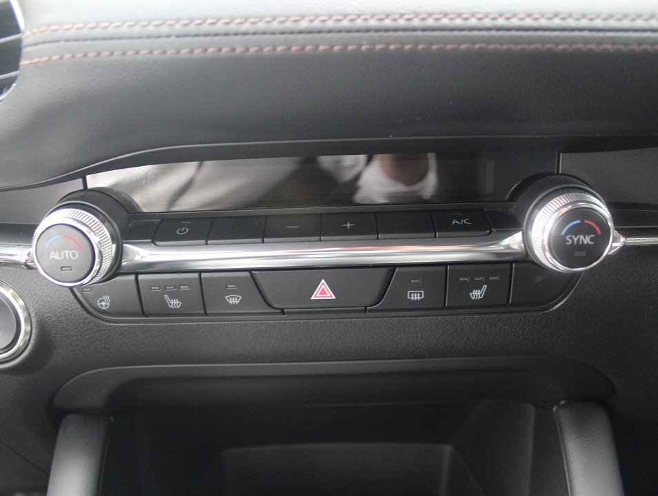 Fahrzeugabbildung Mazda 3 M-Hybrid G-150 Selection LEDER-S DES-P el.Sitzv. MATRIX RFK EPH SHZ LogIn