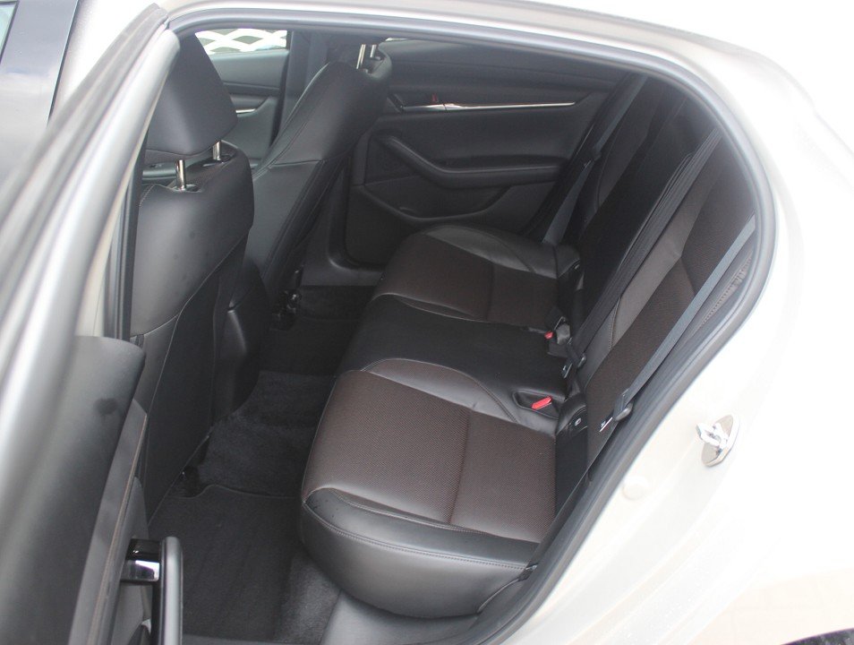 Fahrzeugabbildung Mazda 3 M-Hybrid G-150 Selection LEDER-S DES-P el.Sitzv. MATRIX RFK EPH SHZ LogIn