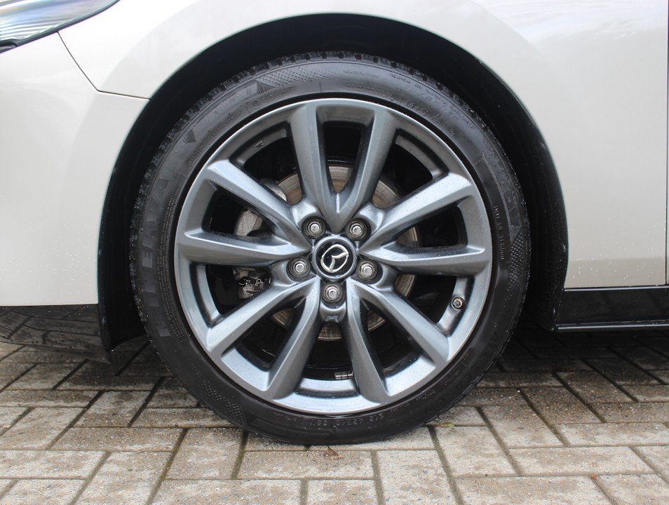 Fahrzeugabbildung Mazda 3 M-Hybrid G-150 Selection LEDER-S DES-P el.Sitzv. MATRIX RFK EPH SHZ LogIn