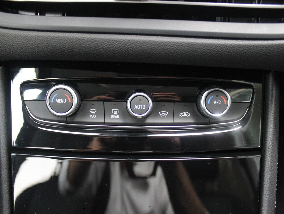 Fahrzeugabbildung Opel Grandland 1.5 CDTI AT GS-Line *AHK* NAVI ACAA LED 360° EPH SHZ LHZ