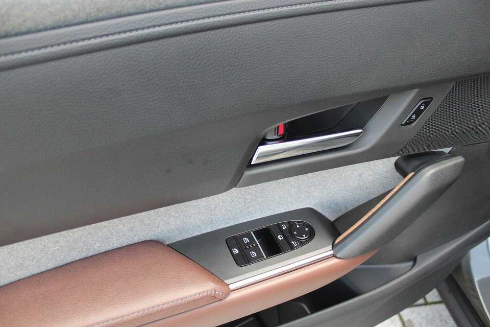 Fahrzeugabbildung Mazda MX-30 EV Advantage Industrial Vintage *3-phasig*Aktion* NAVI MATRIX SHZ EPH RFK MRCC HUD