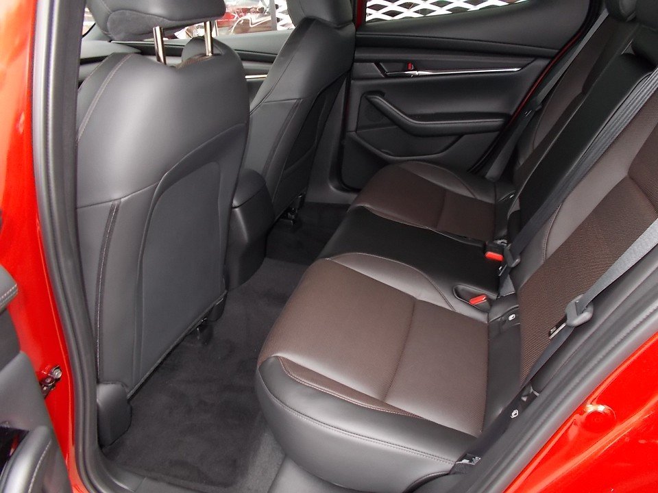 Fahrzeugabbildung Mazda 3 G-122 Selection LEDER ACT DES BOSE LEDER BOSE MATRIX 360° ACAA HUD