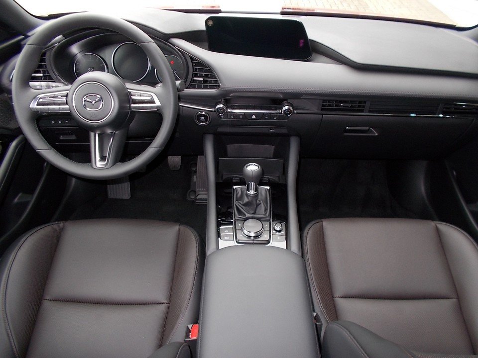 Fahrzeugabbildung Mazda 3 G-122 Selection LEDER ACT DES BOSE LEDER BOSE MATRIX 360° ACAA HUD