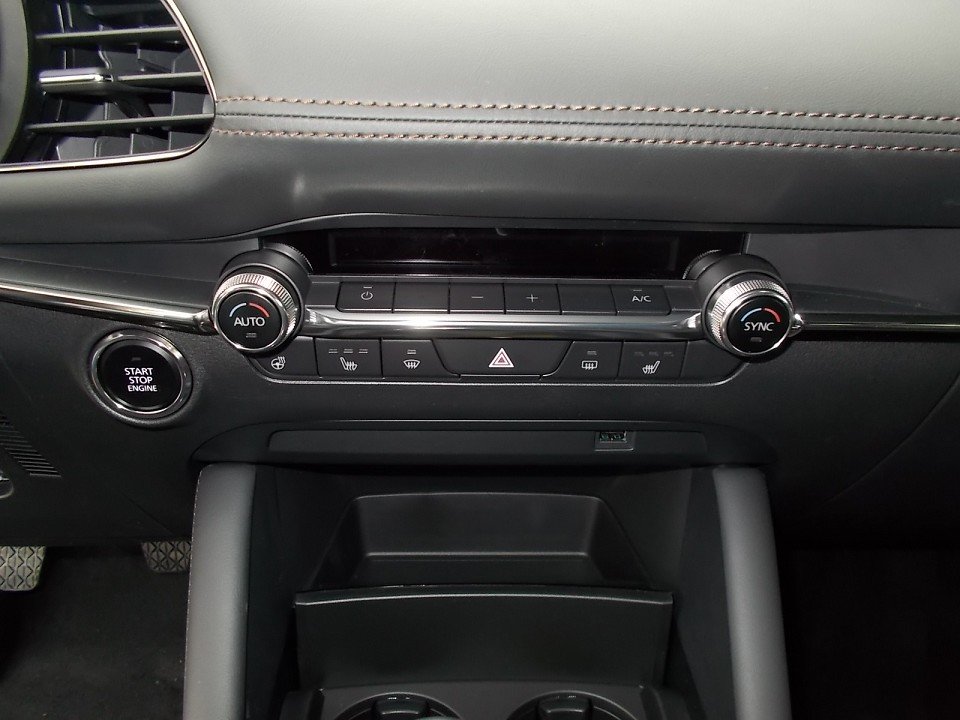 Fahrzeugabbildung Mazda 3 G-122 Selection LEDER ACT DES BOSE LEDER BOSE MATRIX 360° ACAA HUD
