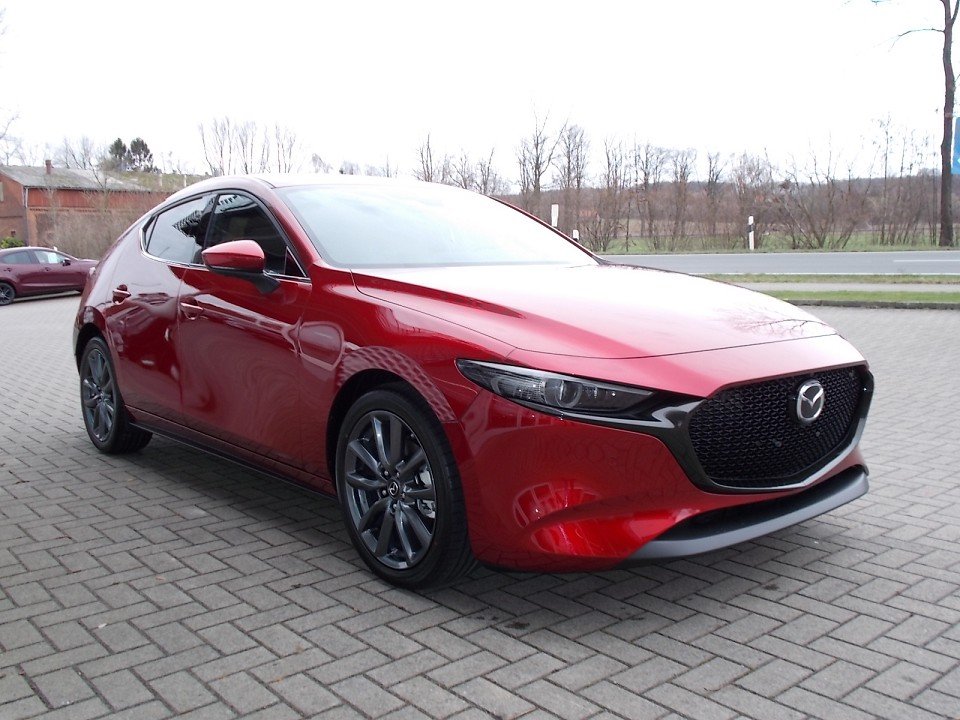 Fahrzeugabbildung Mazda 3 G-122 Selection LEDER ACT DES BOSE LEDER BOSE MATRIX 360° ACAA HUD