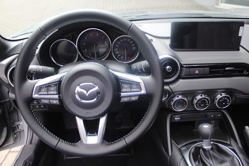 Fahrzeugabbildung Mazda MX-5 2026 RF RHT G-132 Exclusive-Line *Aktion* LEDER NAVI ACAA BOSE MATRIX RFK SHZ