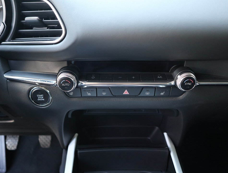 Fahrzeugabbildung Mazda CX-30 G-122 AT Selection DES-P *AHK* MATRIX RFK SHZ el.Heckklappe
