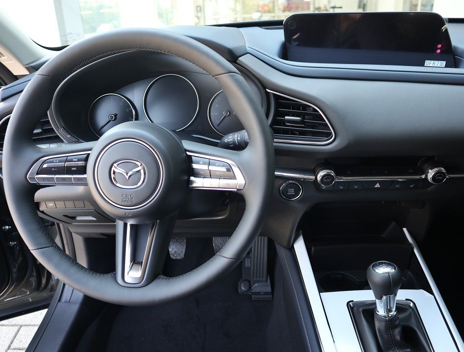 Fahrzeugabbildung Mazda CX-30 G-122 AT Selection DES-P *AHK* MATRIX RFK SHZ el.Heckklappe