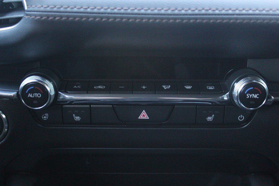 Fahrzeugabbildung Mazda 3 M-Hybrid G-140 AT Centre-Line DESI NAVI ACAA HUD MATRIX SHZ RFK BLUETOOTH