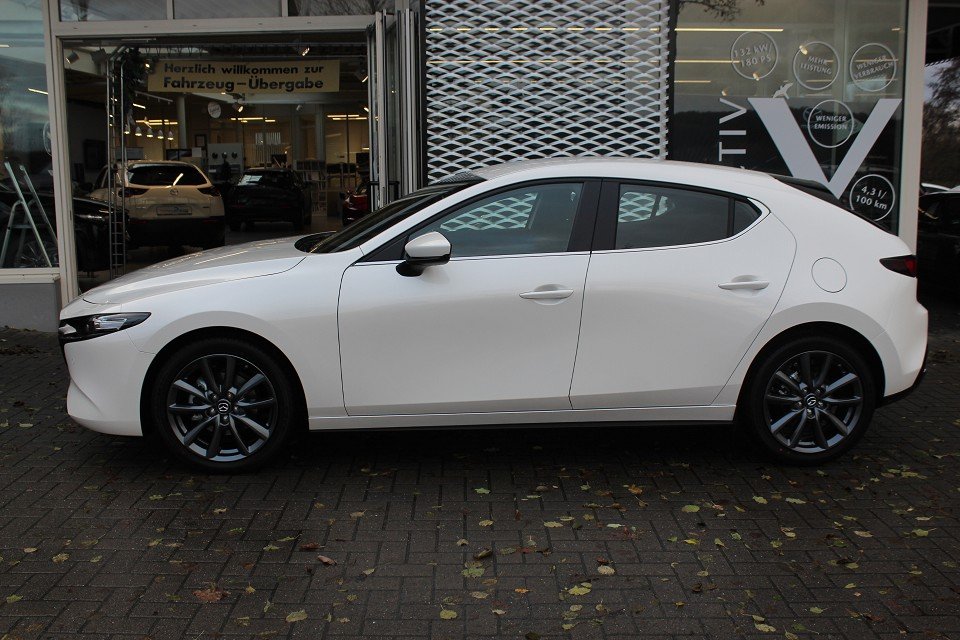 Fahrzeugabbildung Mazda 3 M-Hybrid G-140 AT Centre-Line DESI NAVI ACAA HUD MATRIX SHZ RFK BLUETOOTH