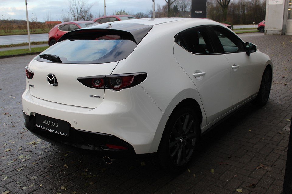 Fahrzeugabbildung Mazda 3 M-Hybrid G-140 AT Centre-Line DESI NAVI ACAA HUD MATRIX SHZ RFK BLUETOOTH