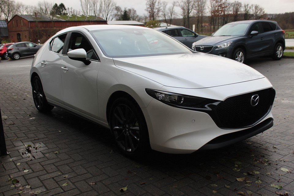 Fahrzeugabbildung Mazda 3 M-Hybrid G-140 AT Centre-Line DESI NAVI ACAA HUD MATRIX SHZ RFK BLUETOOTH
