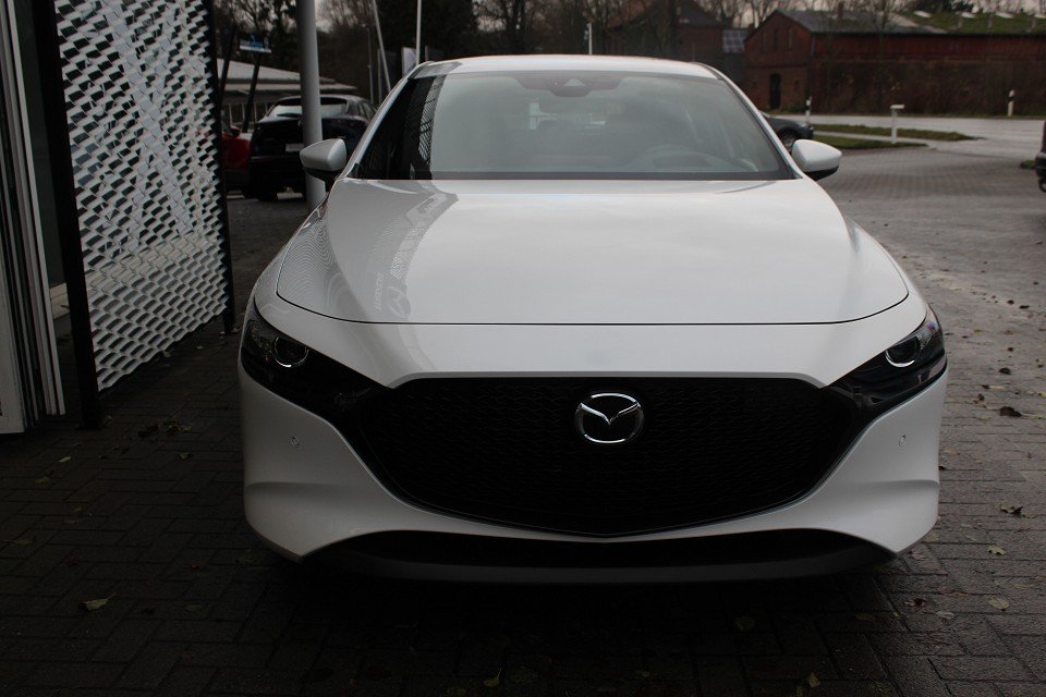 Fahrzeugabbildung Mazda 3 M-Hybrid G-140 AT Centre-Line DESI NAVI ACAA HUD MATRIX SHZ RFK BLUETOOTH