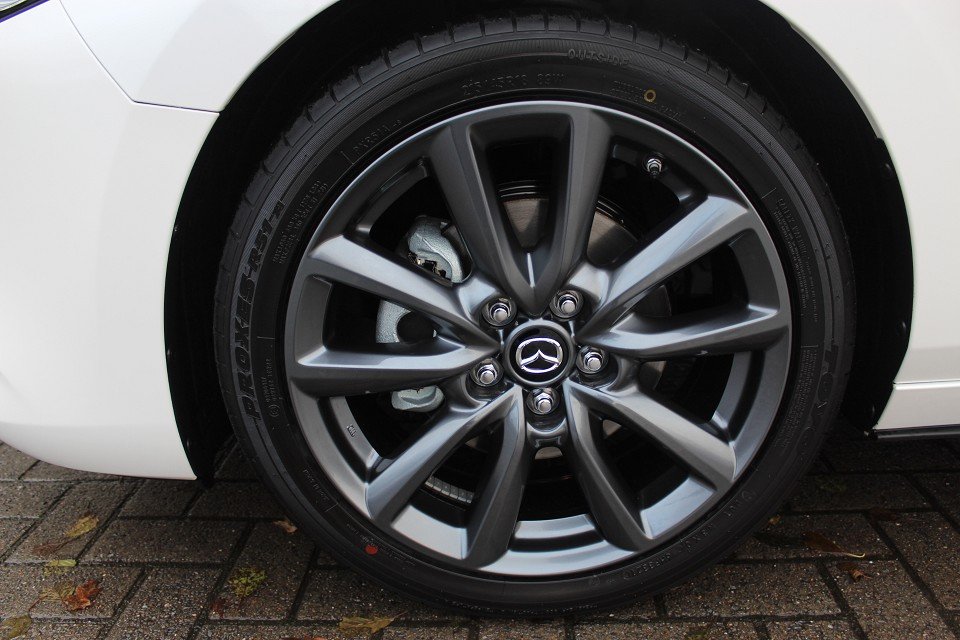 Fahrzeugabbildung Mazda 3 M-Hybrid G-140 AT Centre-Line DESI NAVI ACAA HUD MATRIX SHZ RFK BLUETOOTH