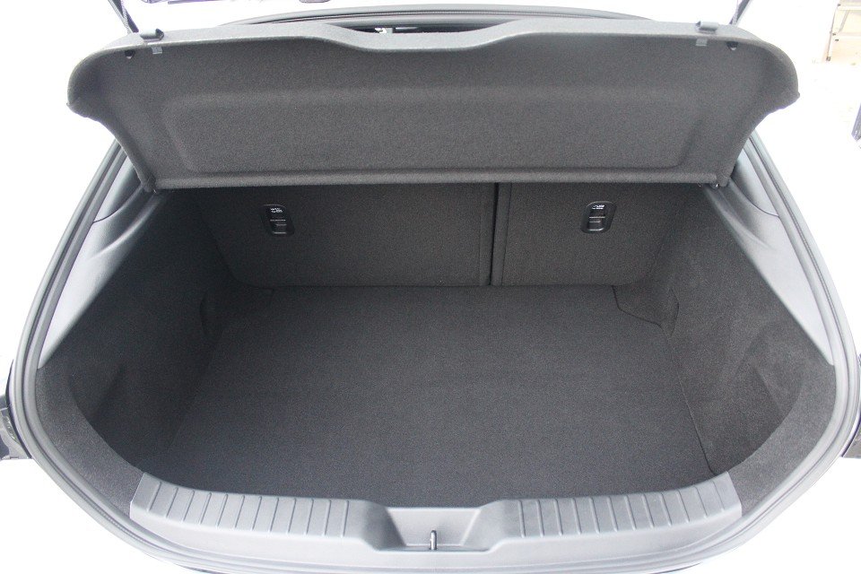 Fahrzeugabbildung Mazda 3 M-Hybrid G-140 AT Centre-Line DESI NAVI ACAA HUD MATRIX SHZ RFK BLUETOOTH