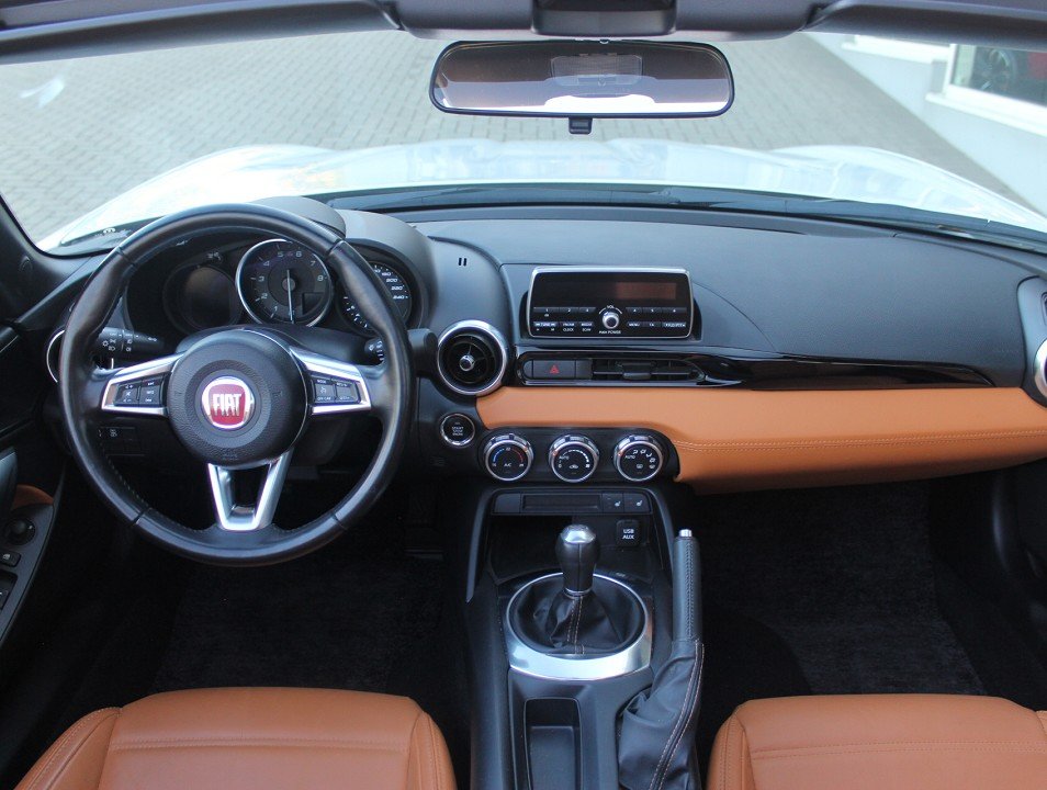Fahrzeugabbildung Fiat 124 Spider 1.4 MultiAir Turbo Lusso LEDER SHZ ALU KLIMA