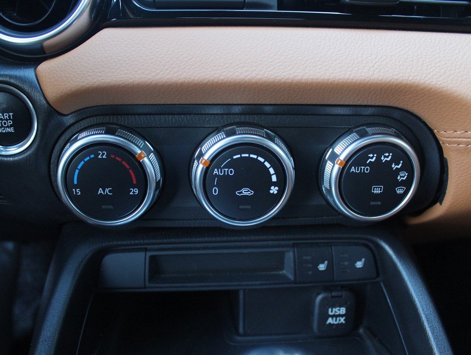 Fahrzeugabbildung Fiat 124 Spider 1.4 MultiAir Turbo Lusso LEDER SHZ ALU KLIMA