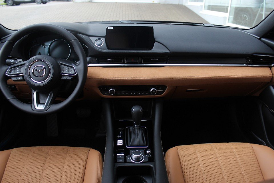 Fahrzeugabbildung Mazda 6 G-194 AT 20THANNIVERSARY GSD NAPPA NAVI ACAA 360° MATRIX BOSE HUD