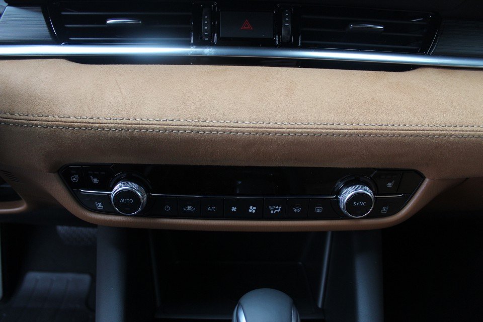 Fahrzeugabbildung Mazda 6 G-194 AT 20THANNIVERSARY GSD NAPPA NAVI ACAA 360° MATRIX BOSE HUD