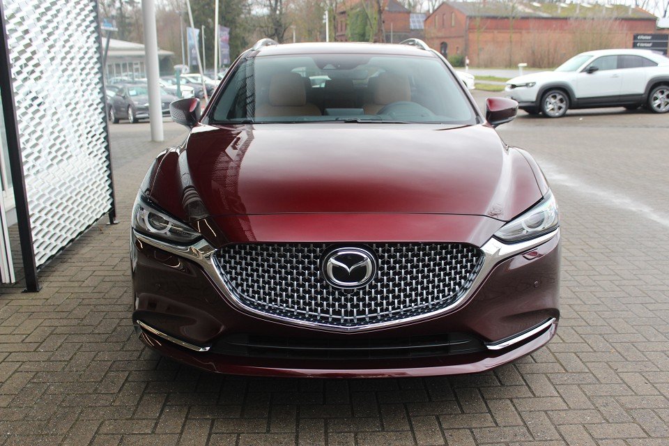 Fahrzeugabbildung Mazda 6 G-194 AT 20THANNIVERSARY GSD NAPPA NAVI ACAA 360° MATRIX BOSE HUD