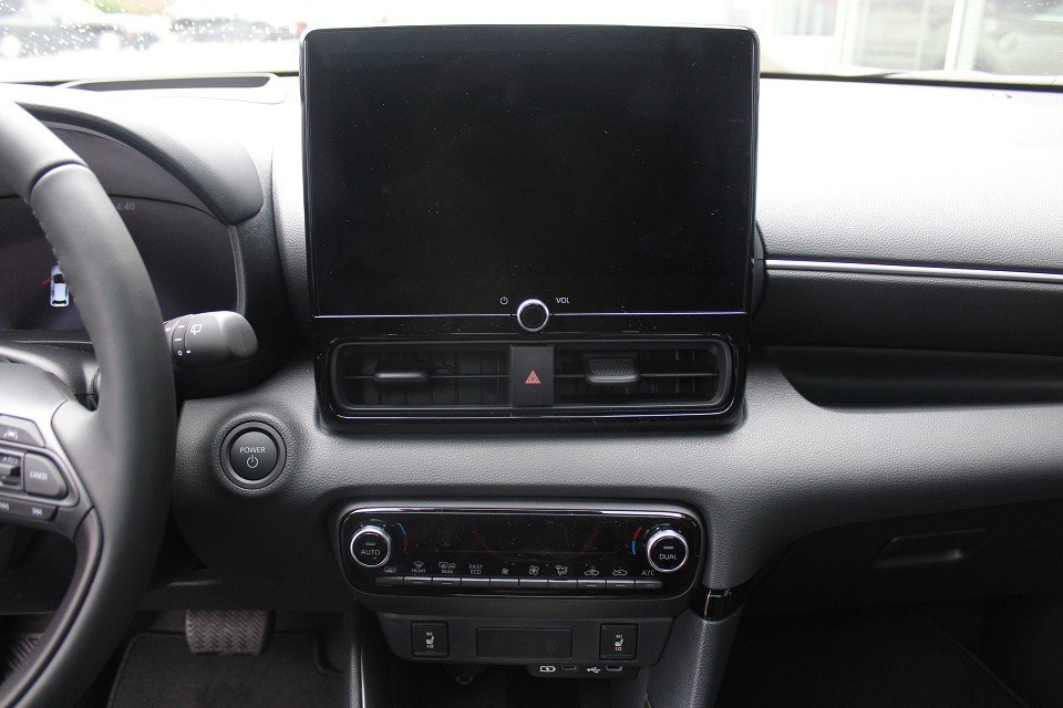Fahrzeugabbildung Mazda 2 Hybrid 1.5L VVT-i 116 PS CVT Homura Plus PANORAMA NAVI Teil-Leder LED RFK EPH