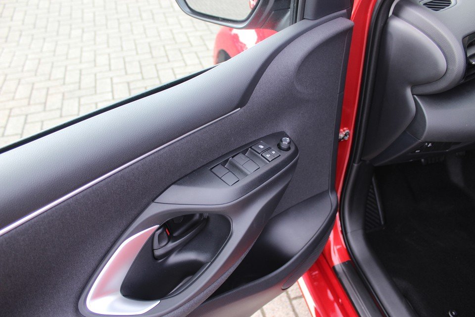 Fahrzeugabbildung Mazda 2 Hybrid 1.5L VVT-i 116 PS CVT Centre-Line *Sofort*Aktion* ACAA RFK MRCC ALU DAB SHZ Bluetooth