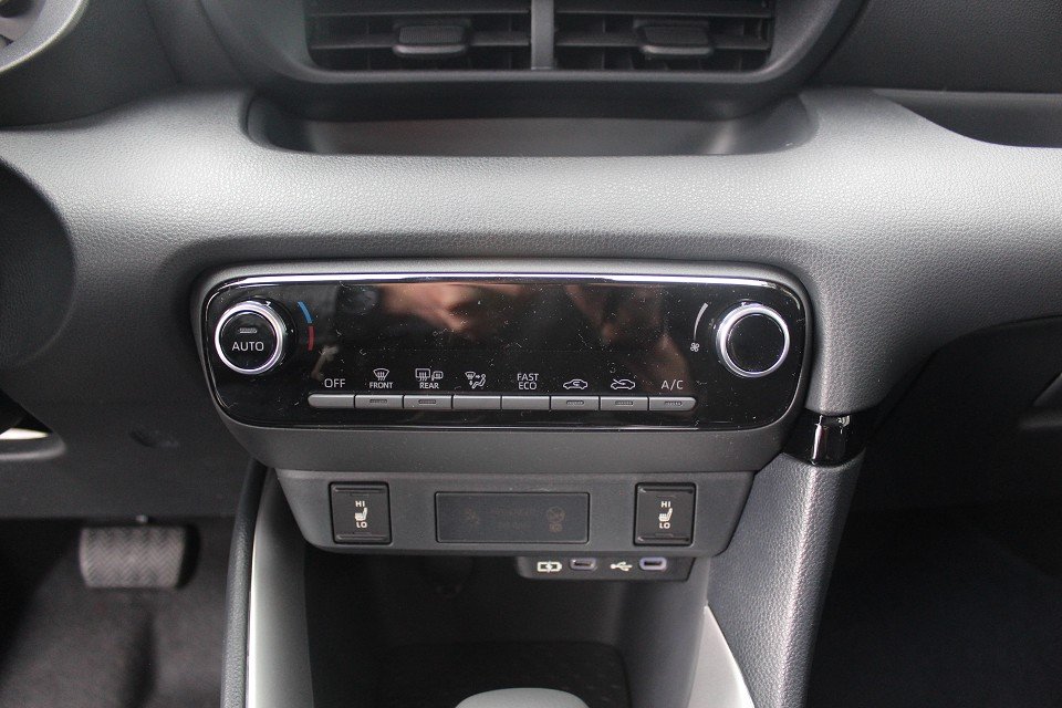 Fahrzeugabbildung Mazda 2 Hybrid 1.5L VVT-i 116 PS CVT Centre-Line *Sofort*Aktion* ACAA RFK MRCC ALU DAB SHZ Bluetooth