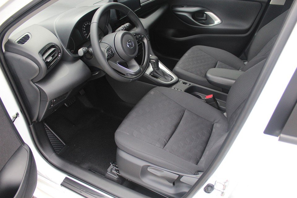 Fahrzeugabbildung Mazda 2 Hybrid Centre-Line 1.5L VVT-i 116 PS CVT *Winter-Aktion* ACAA RFK MRCC ALU DAB SHZ Bluetooth