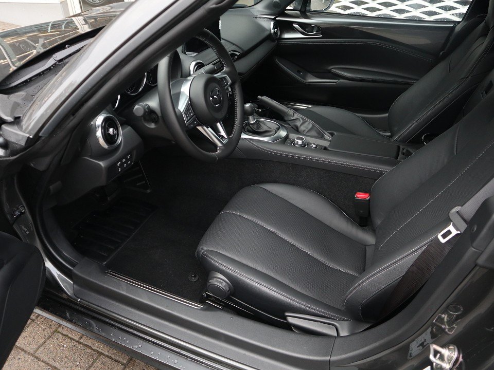 Fahrzeugabbildung Mazda MX-5 2026 RF RHT G-132 Exclusive-Line LEDER NAVI ACAA BOSE MATRIX RFK SHZ