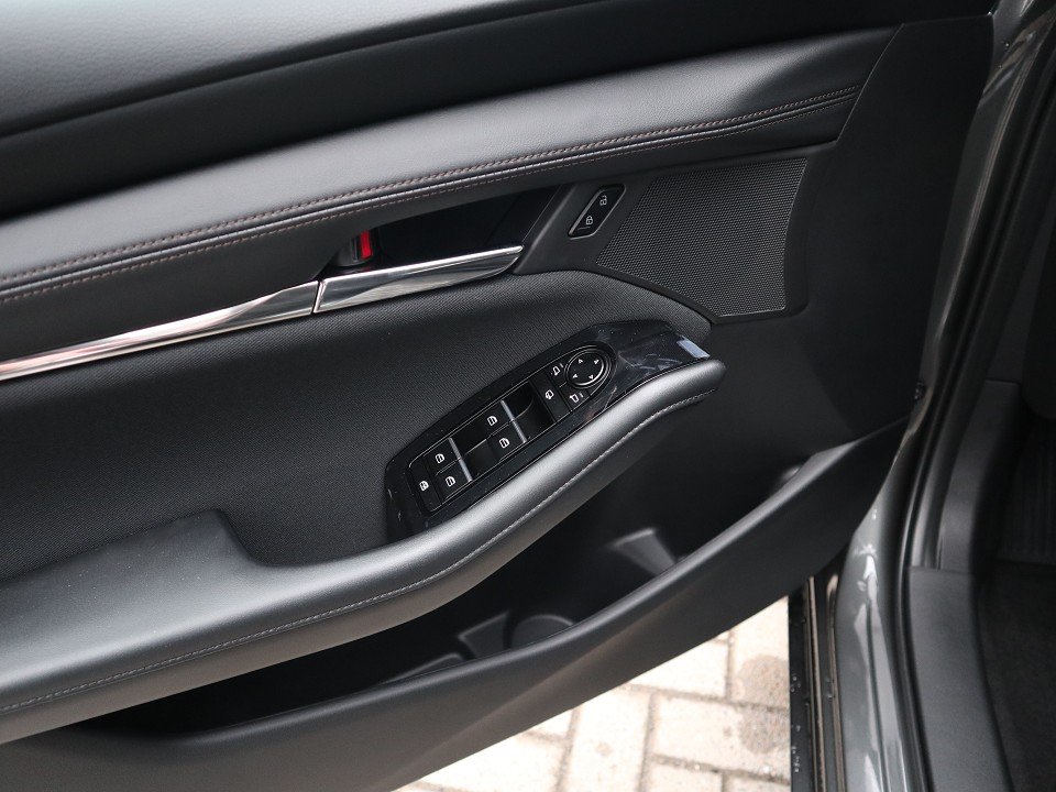 Fahrzeugabbildung Mazda 3 FB M-Hybrid G-140 Centre-Line *Sofort*Aktion* NAVI ACAA SHZ HUD RFK VOLL-LED