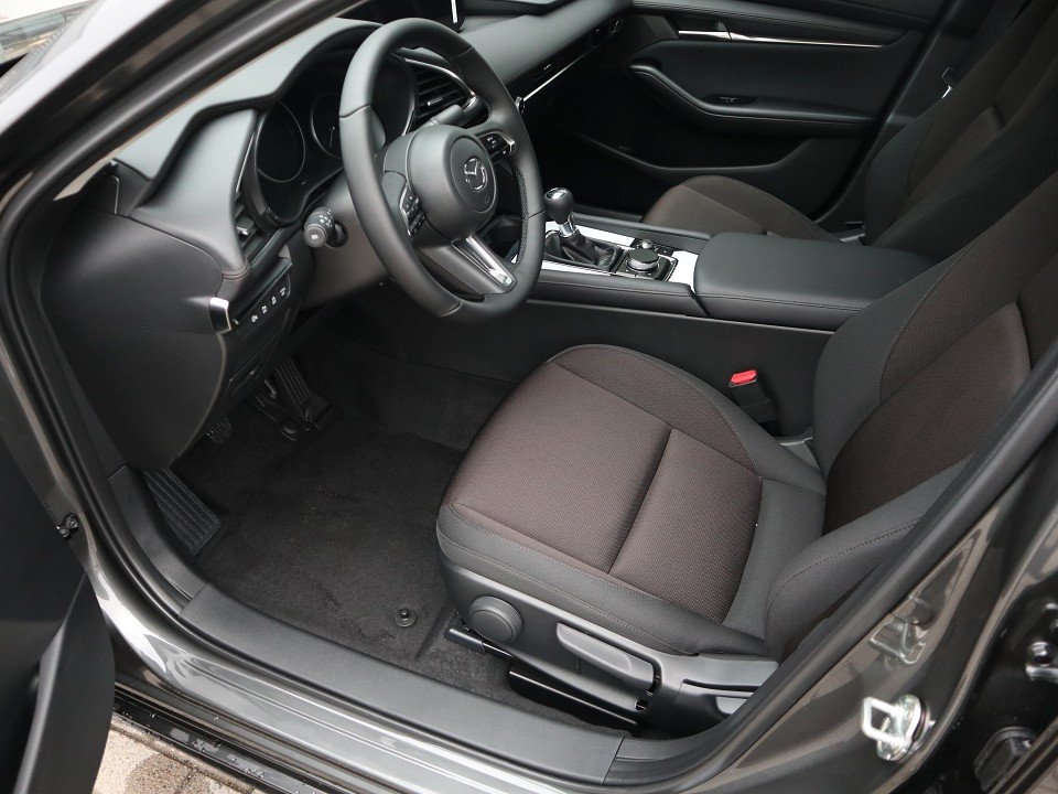 Fahrzeugabbildung Mazda 3 FB M-Hybrid G-140 Centre-Line *Sofort*Aktion* NAVI ACAA SHZ HUD RFK VOLL-LED