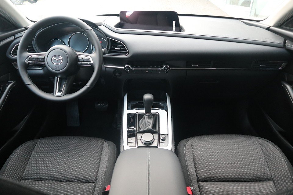 Fahrzeugabbildung Mazda CX-30 M-Hybrid G-140 AT Centre-Line *Aktion* NAVI ACAA Voll-LED SHZ HUD RFK