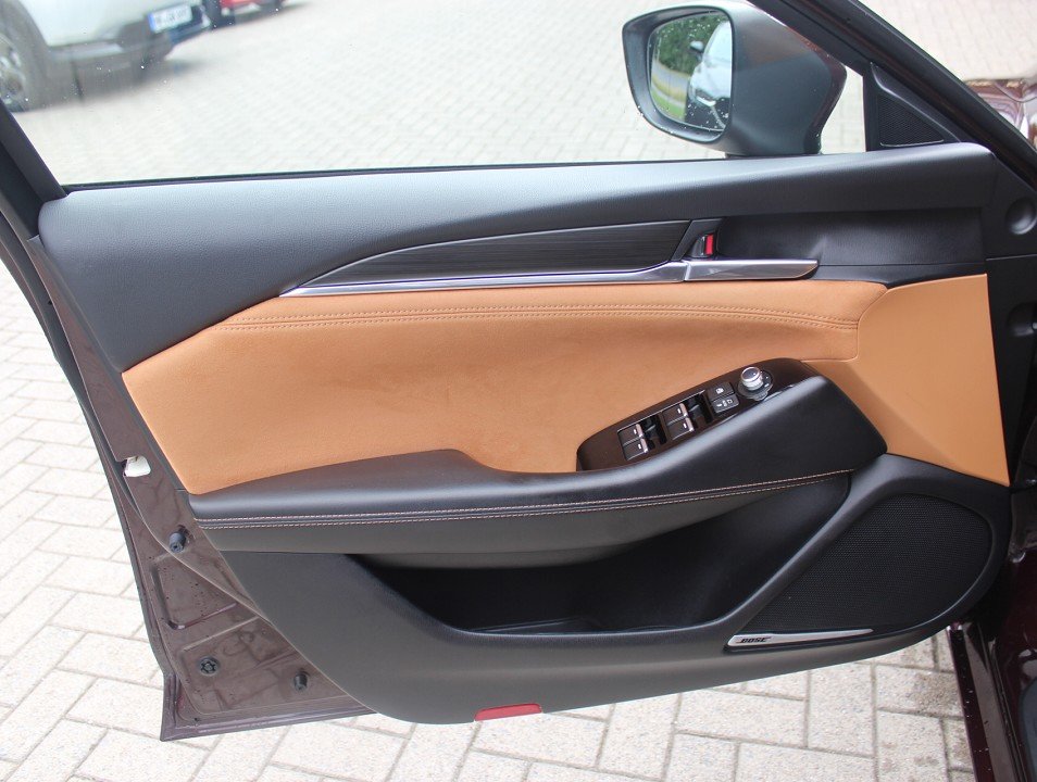 Fahrzeugabbildung Mazda 6 G-194 AT 20THANNIVERSARY GSD NAPPA NAVI ACAA 360° MATRIX BOSE HUD