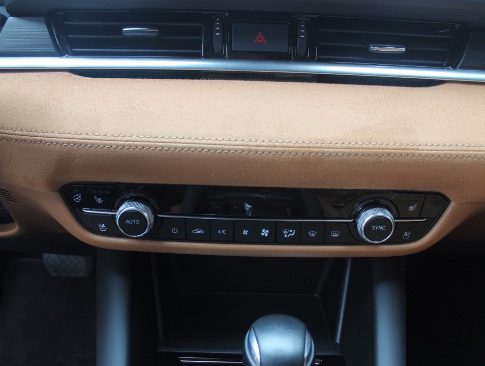 Fahrzeugabbildung Mazda 6 G-194 AT 20THANNIVERSARY GSD NAPPA NAVI ACAA 360° MATRIX BOSE HUD