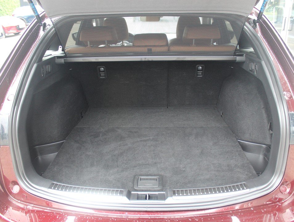Fahrzeugabbildung Mazda 6 G-194 AT 20THANNIVERSARY GSD NAPPA NAVI ACAA 360° MATRIX BOSE HUD