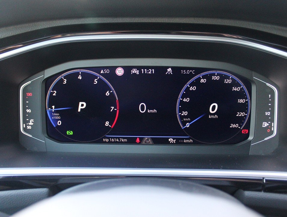 Fahrzeugabbildung Volkswagen T-Roc Cabriolet 1.5 TSI DSG R-Line *AHK* MATRIX RFK NAVI ACAA