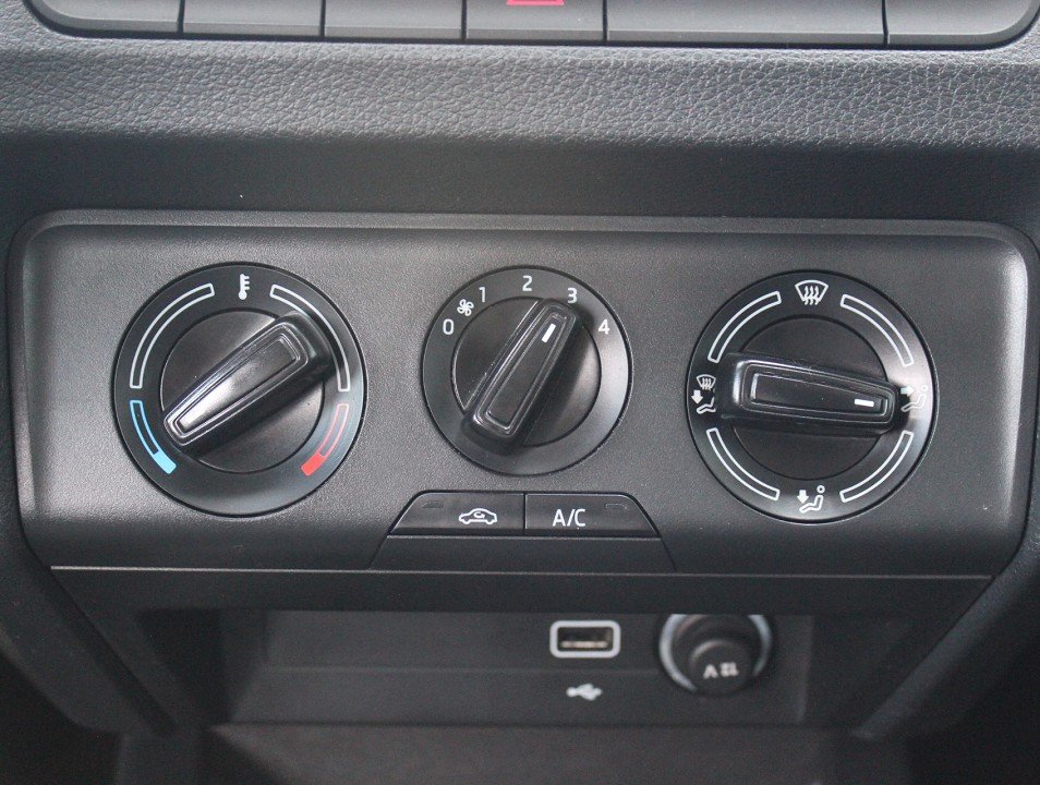 Fahrzeugabbildung SKODA Fabia 1.0 TSI Ambition Klima Radio Bluetooth